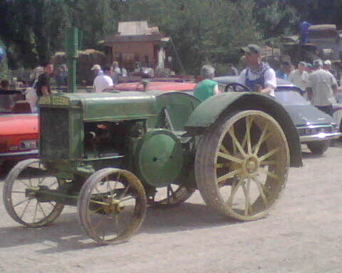 vieux tracteur John Deere